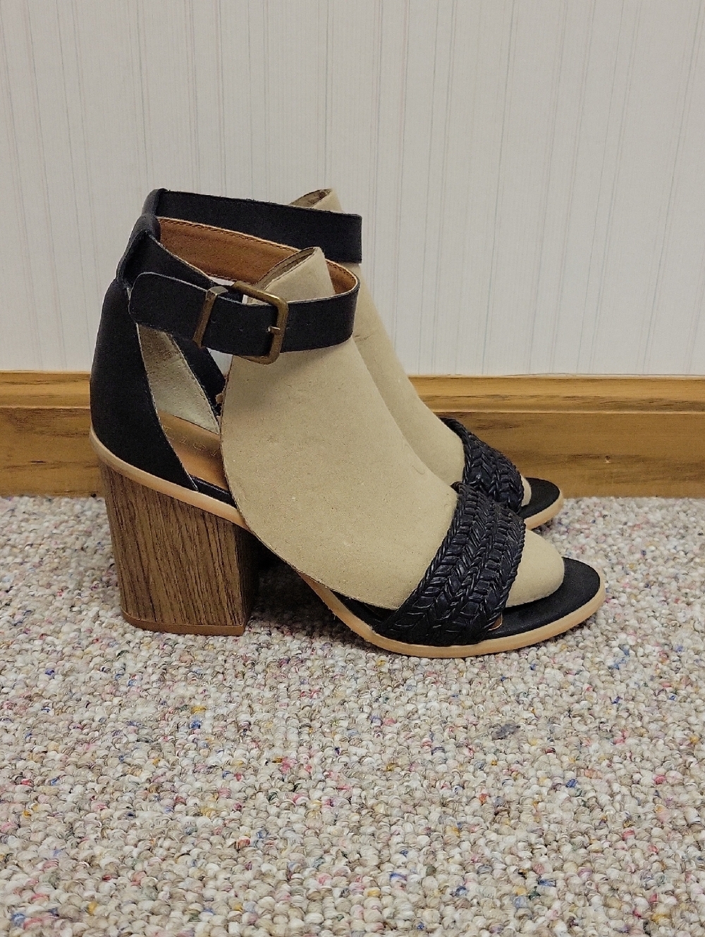Lien Do Women's Two-Tone Black and Beige Block Heel Sandals Sz 7. Office Summer